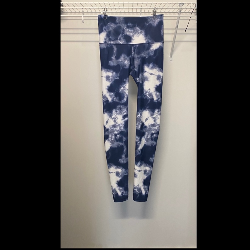 Extra High-Waisted PowerSoft Light Compression Hidden-Pocket Leggings